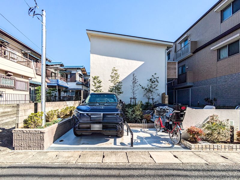 ソーラーレジデンス北栄 駐車場