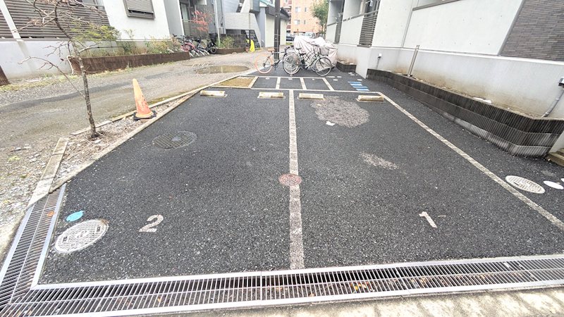 アルモニー 駐車場