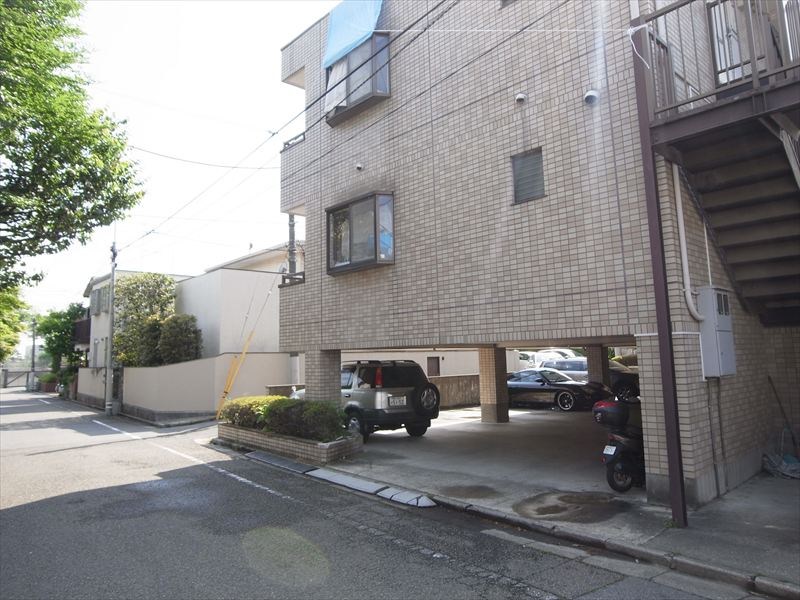 プレステージ深沢 駐車場