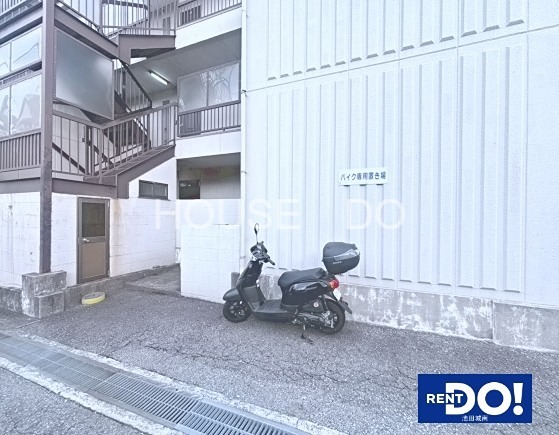 サンハイツ石橋 駐車場