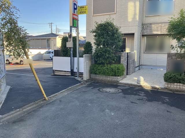 代沢3-8駐車場 玄関