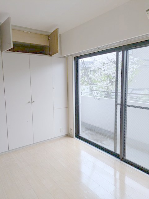 シャングリラ自由が丘 玄関