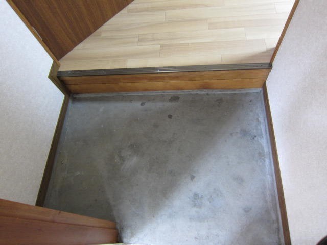 フローラⅤ 玄関