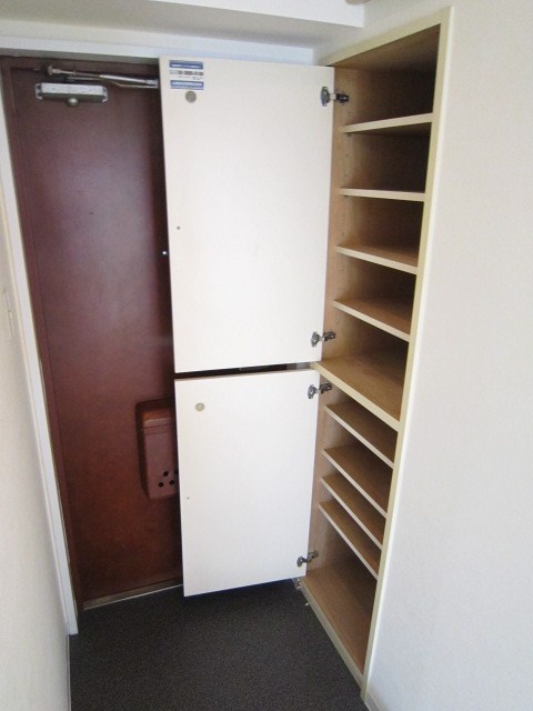 キャピタルコートⅧ 玄関