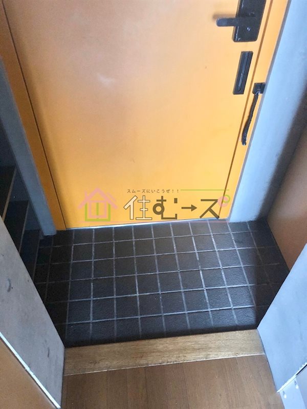 メネダス 玄関