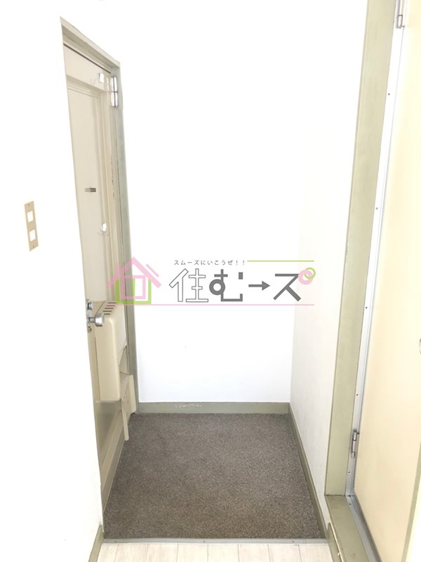 ソシオコート難波 玄関