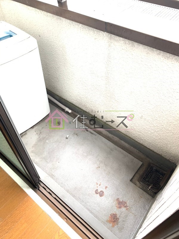 下新庄駅前ビル ベランダ