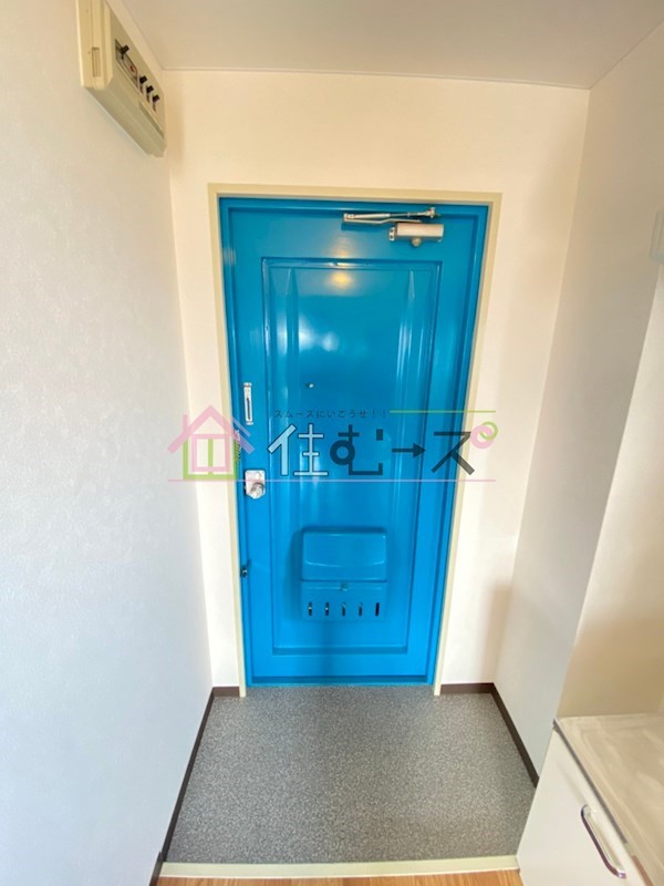 ロイヤル田島 玄関