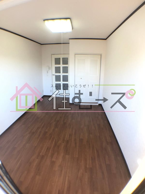 ノルデンハイム上新庄Ⅱ リビング