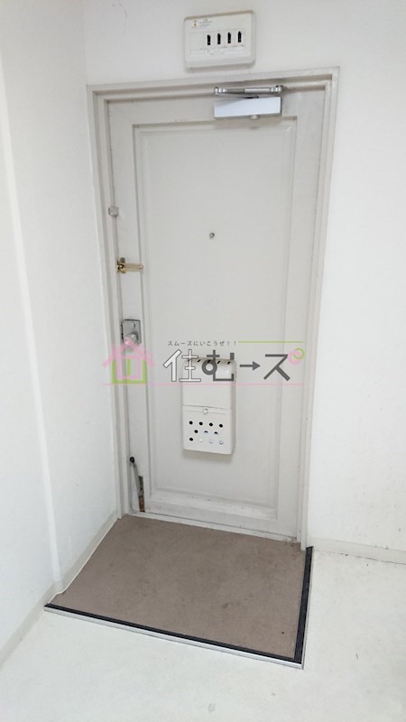 新大阪東ビル 玄関