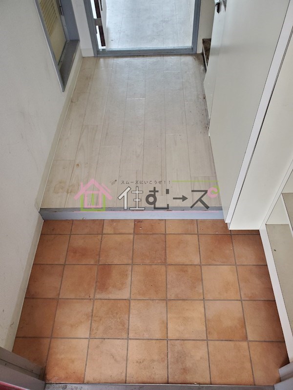 コスモタウン中川西 玄関