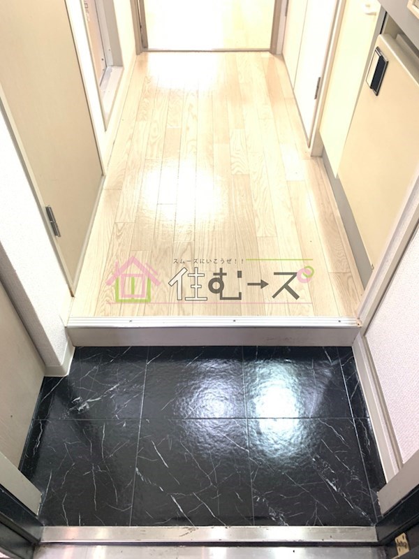 ロイヤル巽 玄関