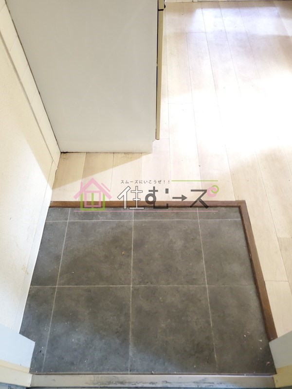 レガーロ北津守 玄関