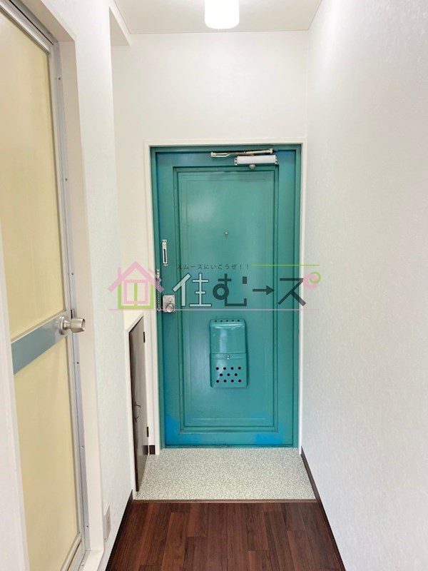 ロイヤル三津屋 玄関