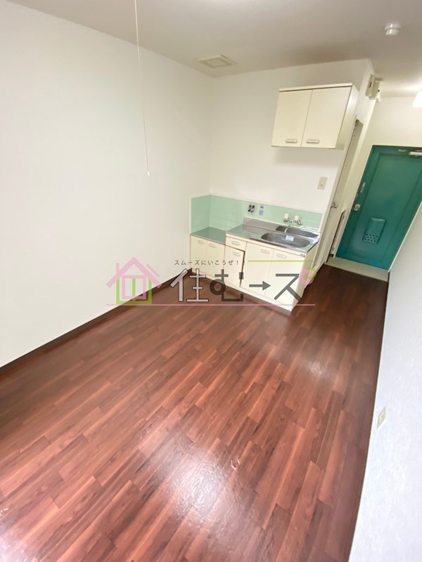 ロイヤル三津屋 リビング