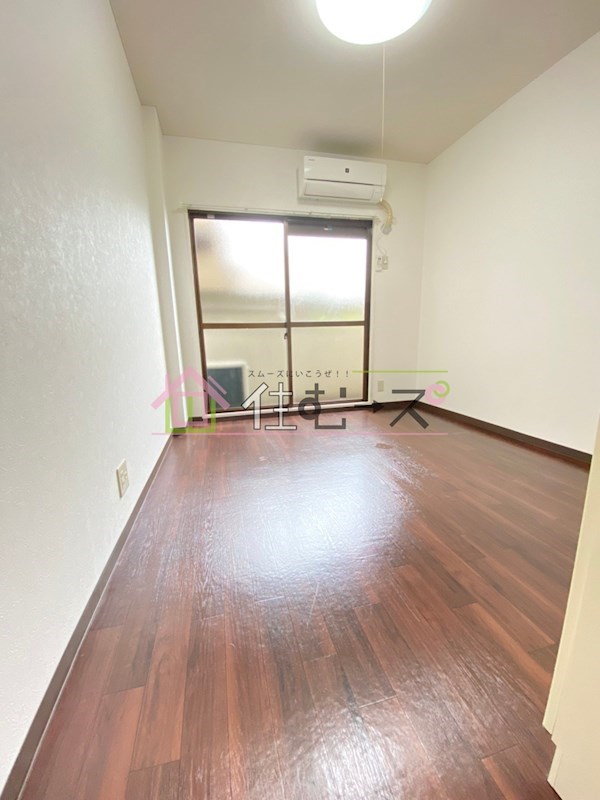 ロイヤル三津屋 ベッドルーム