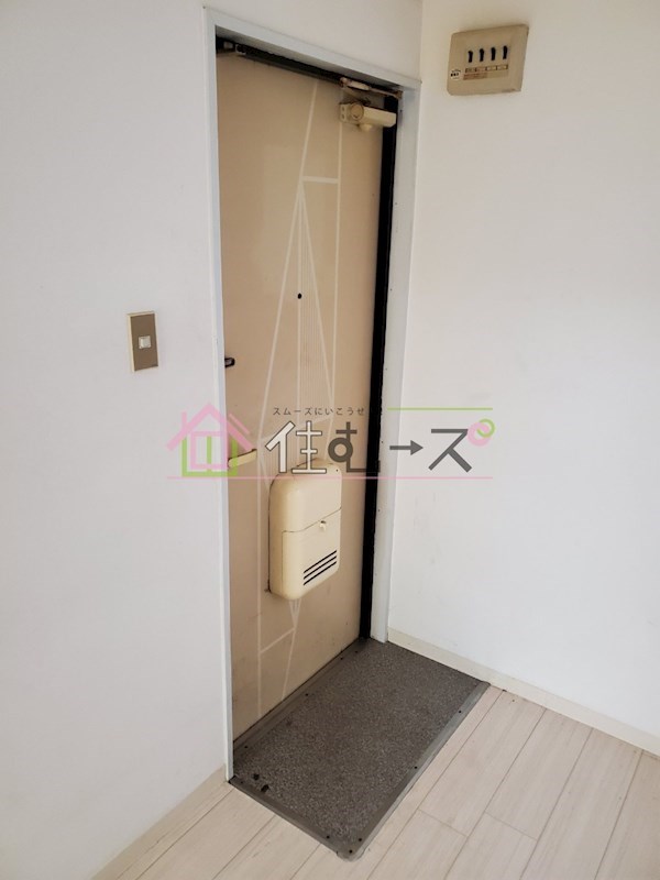 OMレジデンス西加賀屋 玄関
