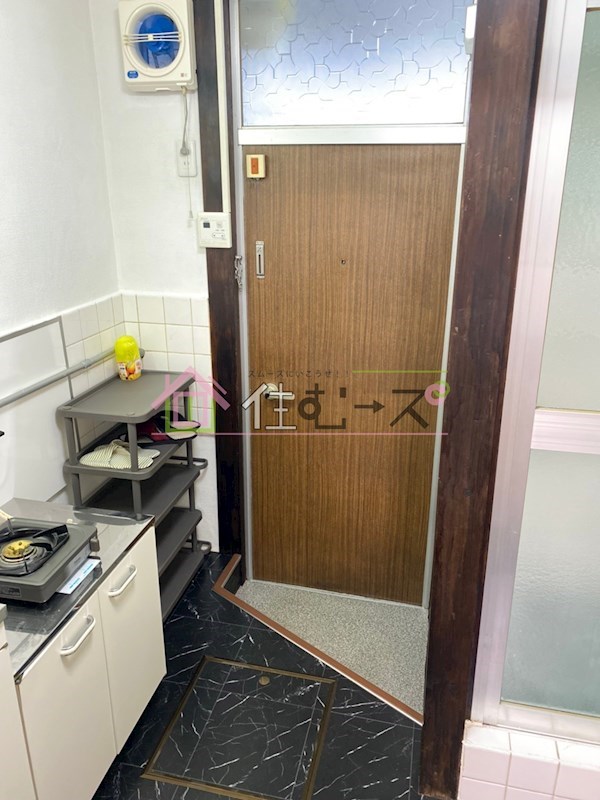 関本マンション 玄関