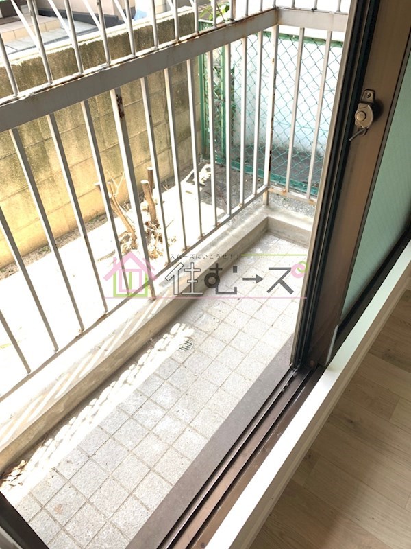 ロイヤルメゾン生野 ベランダ