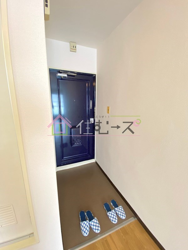 南森町ロイヤルハイツ 玄関