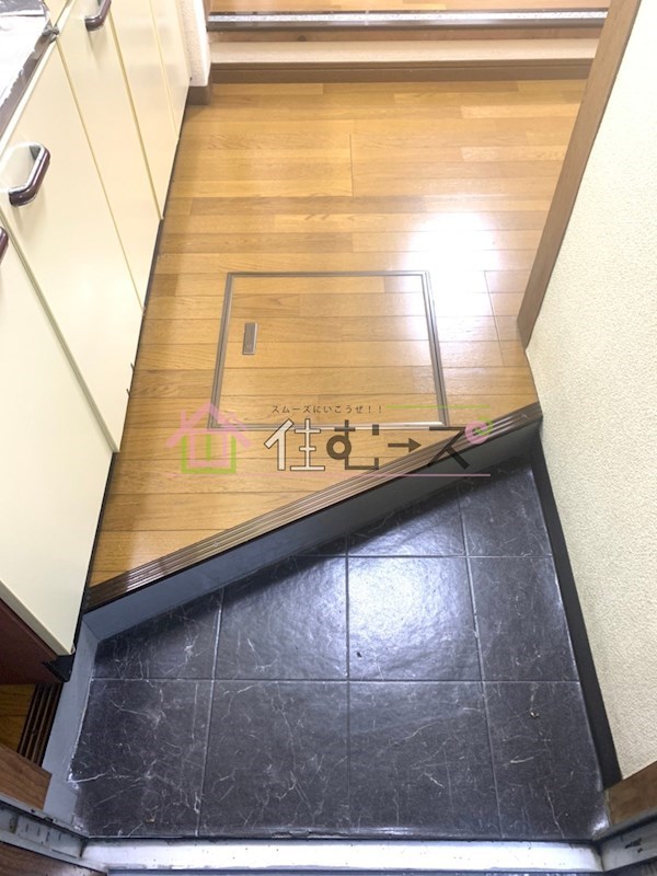 関本マンション 玄関