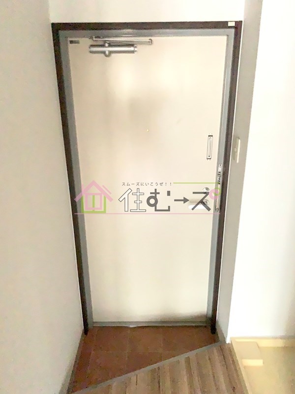ミストラル本町ウエスト 玄関