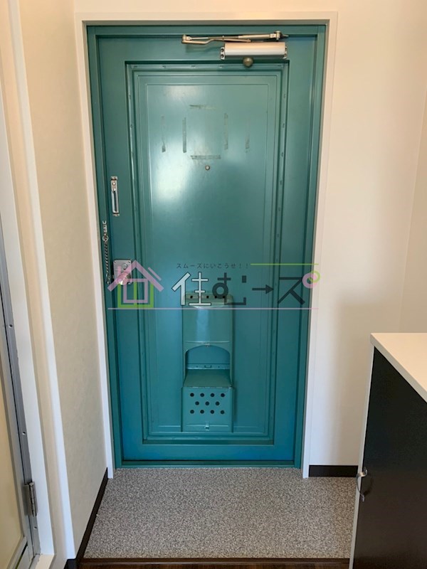 ロイヤル三津屋 玄関