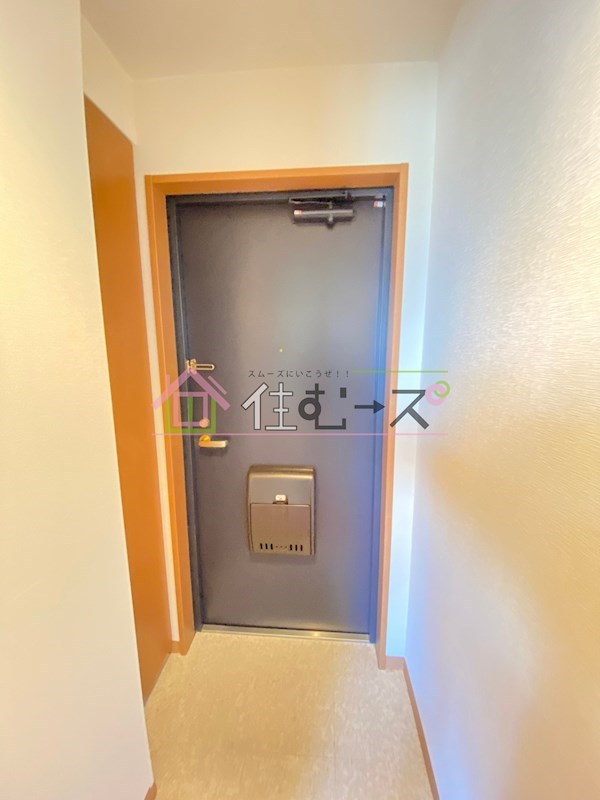 クレール上本町 玄関