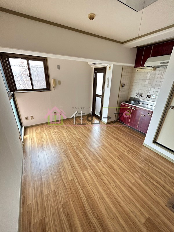 ノアーズアーク九条駅前 リビング