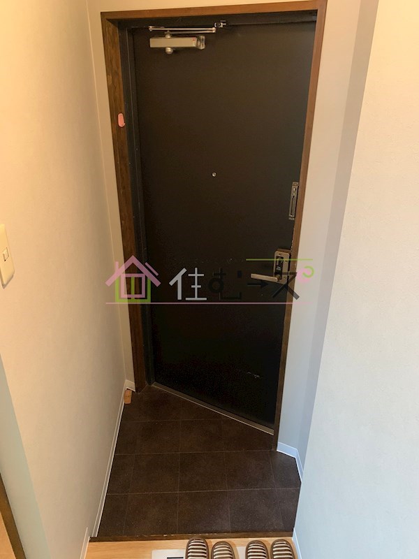 エル三津屋 玄関