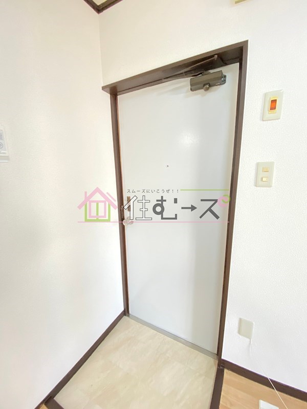 メゾン関目 玄関