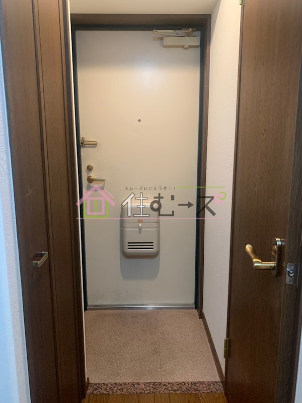 リーガル新大阪Ⅲ 玄関