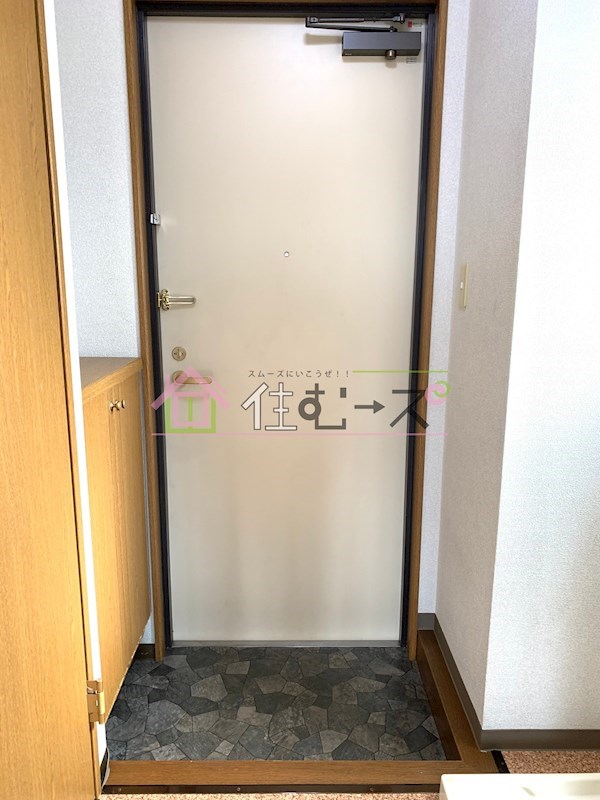 ラッキーセンター河堀口マンション 玄関