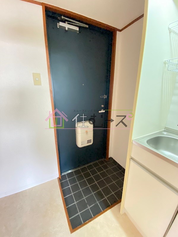 ボンジュールビル 玄関