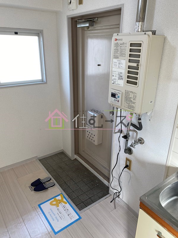 シャトルスギモト 玄関