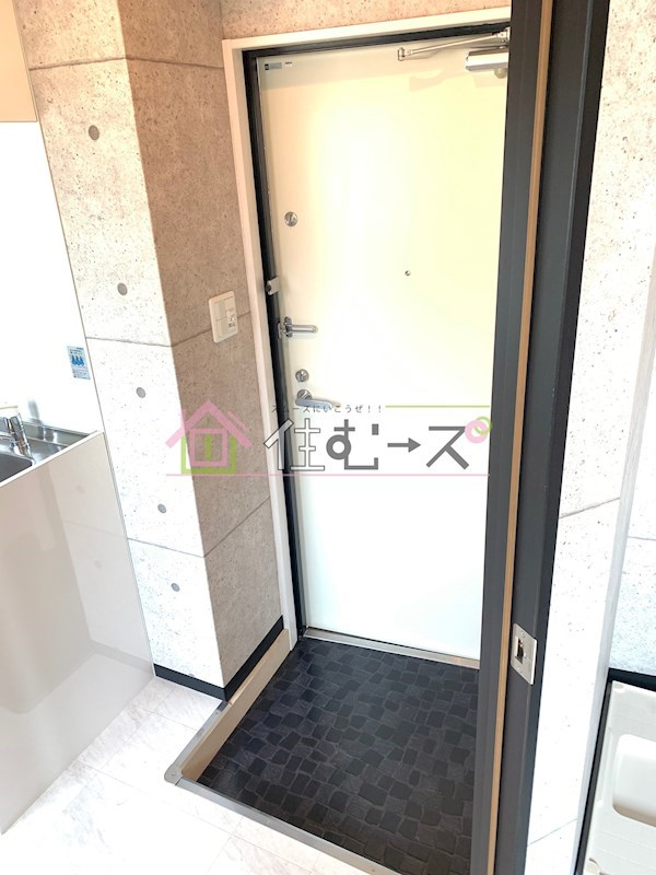 アバンサール遠里小野 玄関