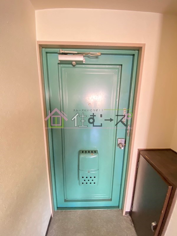 ロイヤル三津屋 玄関