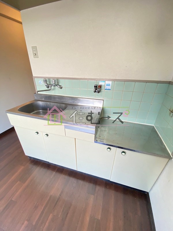 ロイヤル三津屋 キッチン