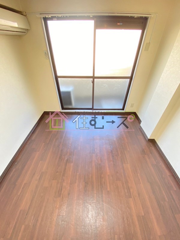 ロイヤル三津屋 ベッドルーム
