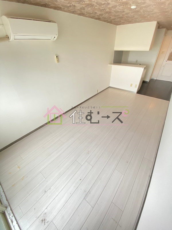 レオーネ寺田町東 リビング