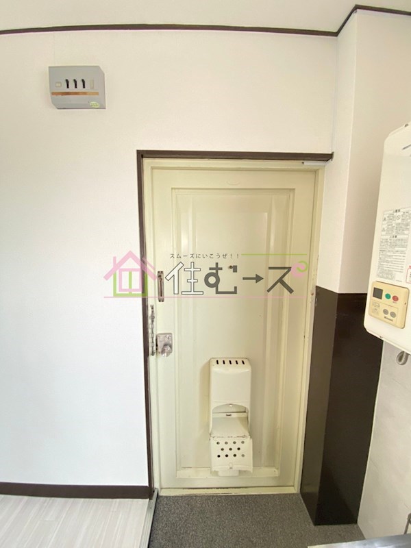 清月マンション 玄関