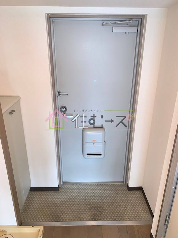 リーガル塚本 玄関