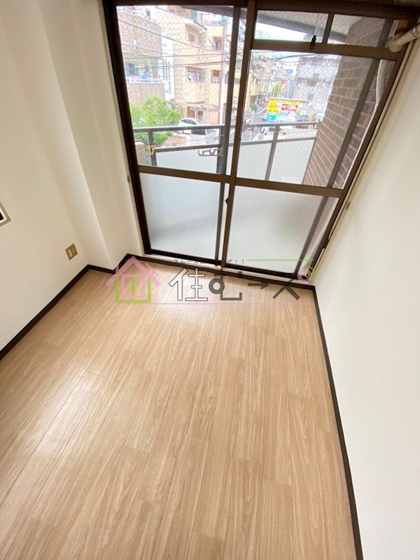 ロイヤル大今里 ベッドルーム