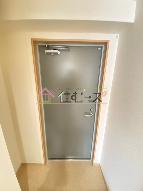 ナニワⅢ番館 玄関