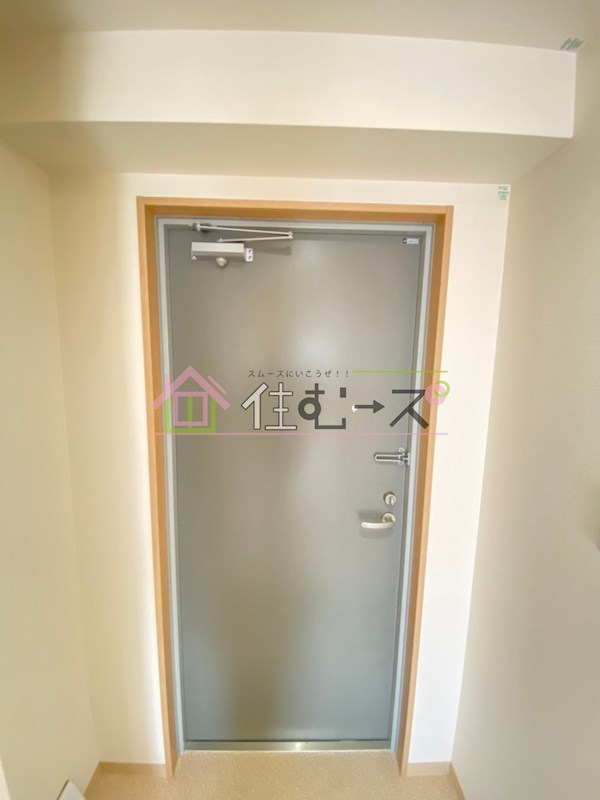 ナニワⅢ番館 玄関