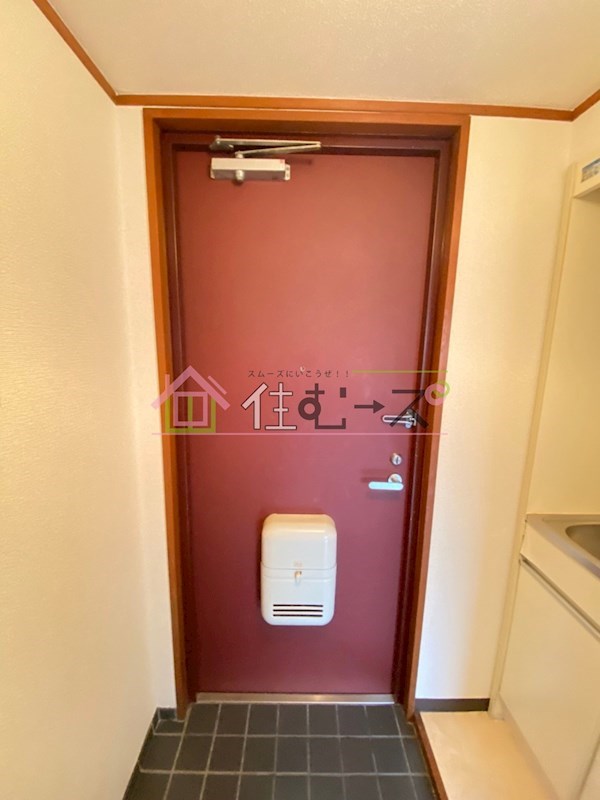 ボンジュールビル 玄関