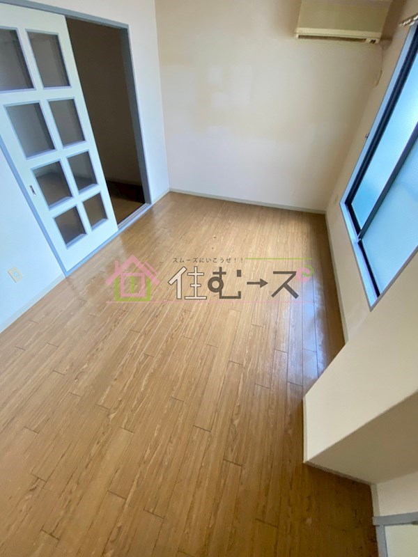 ライフハイツ中宮 リビング