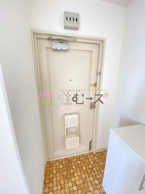 難波ビル 玄関