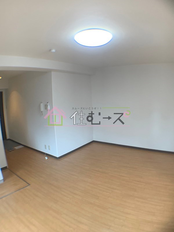 ロイヤルパレス周防町 リビング