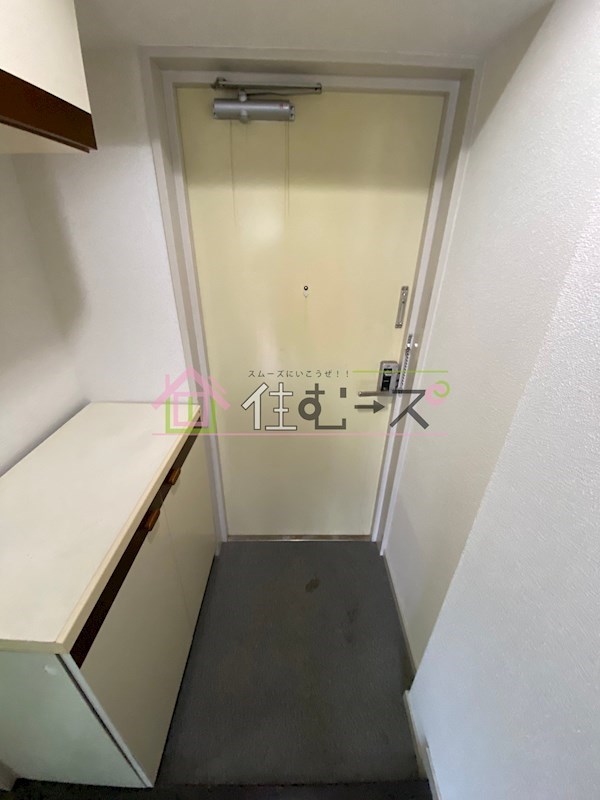 丸栄マンション九条 玄関